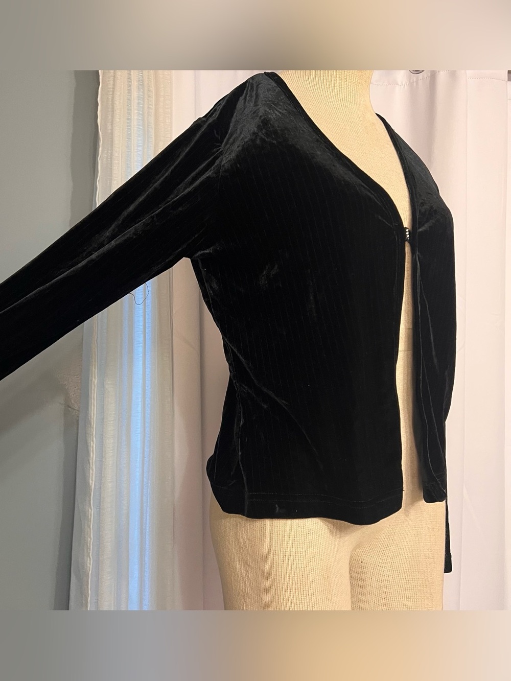 No Boundaries black velvet polyester & spandex cardigan with zipper closure, siz